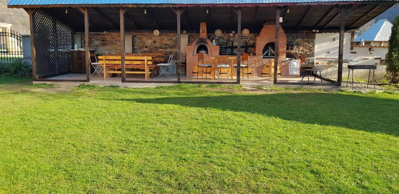 Pensiunea Miraj Polovragi Exterior photo