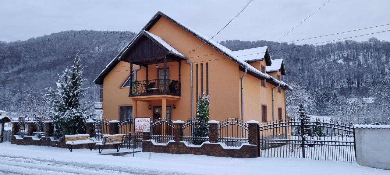 Pensiunea Miraj Polovragi Exterior photo